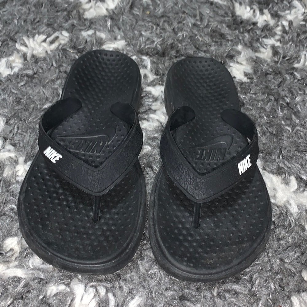 Nike flip flops🌸